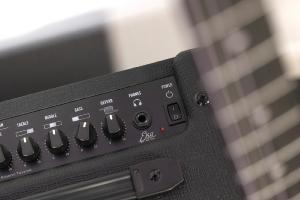 EKO MEK G-BS25 - 2 canaux + FX loop + Reverb - HP 10" - 25W