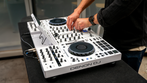 DENON DJ DDE PRIME4+WHITE - 4 voies autonome - blanc