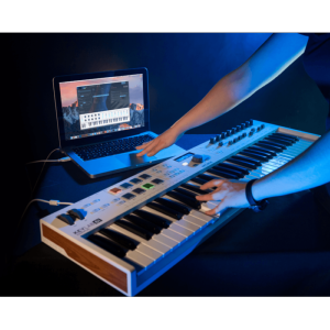 ARTURIA ESSENTIAL-61 Clavier 61 touches + analog
